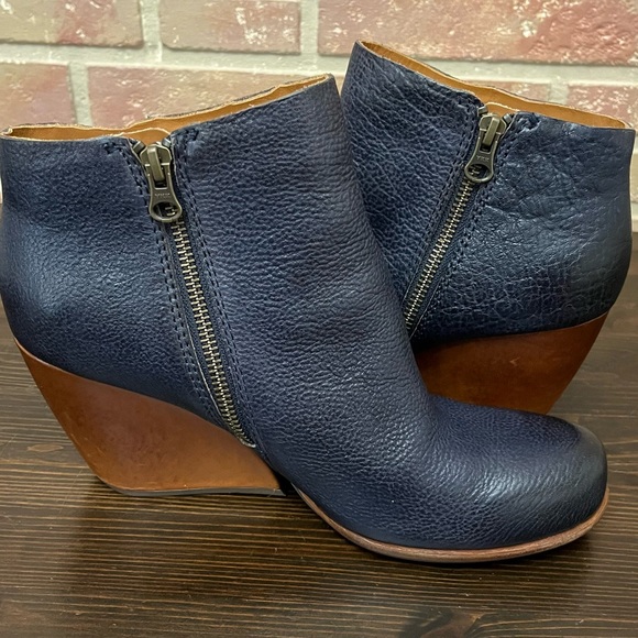 KORK EASE  brand Ankle Bootie Boot Navy Leather Wedge Block Heel Size 9 - Picture 5 of 9